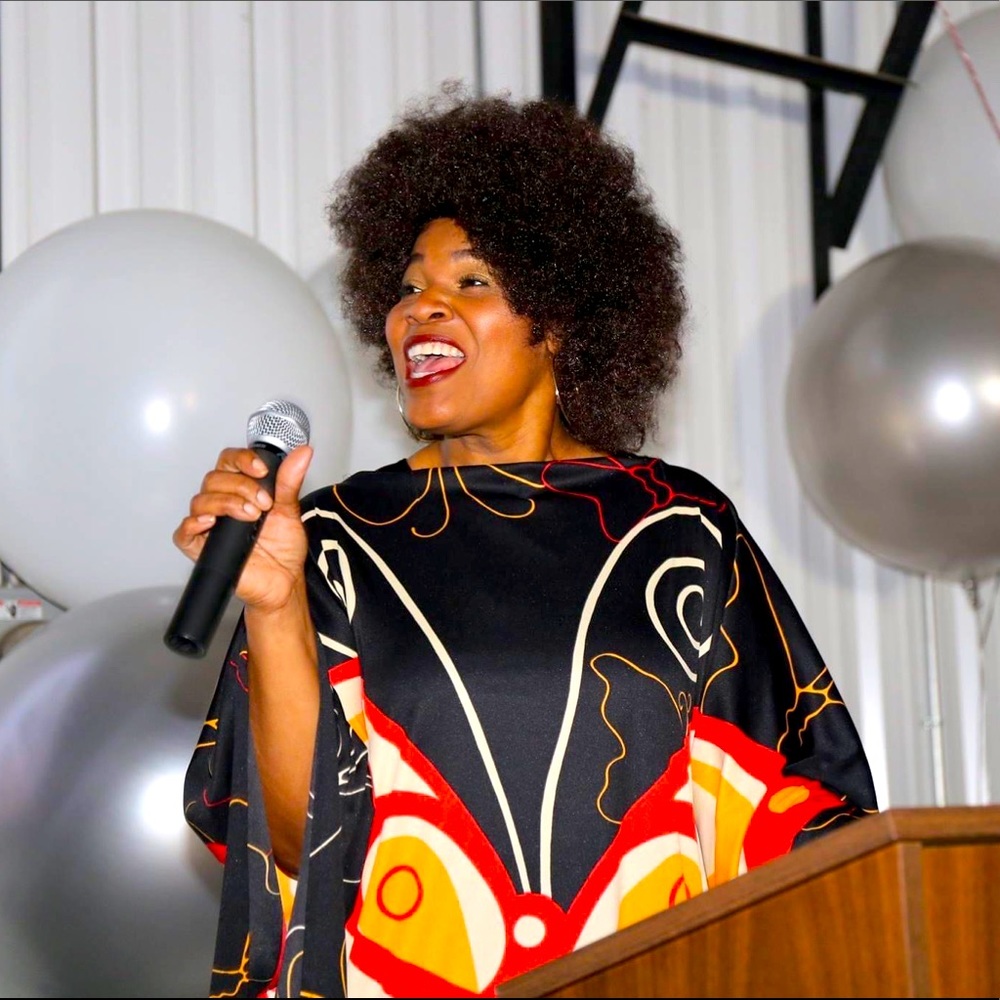 Meet your Posher, Yolanda